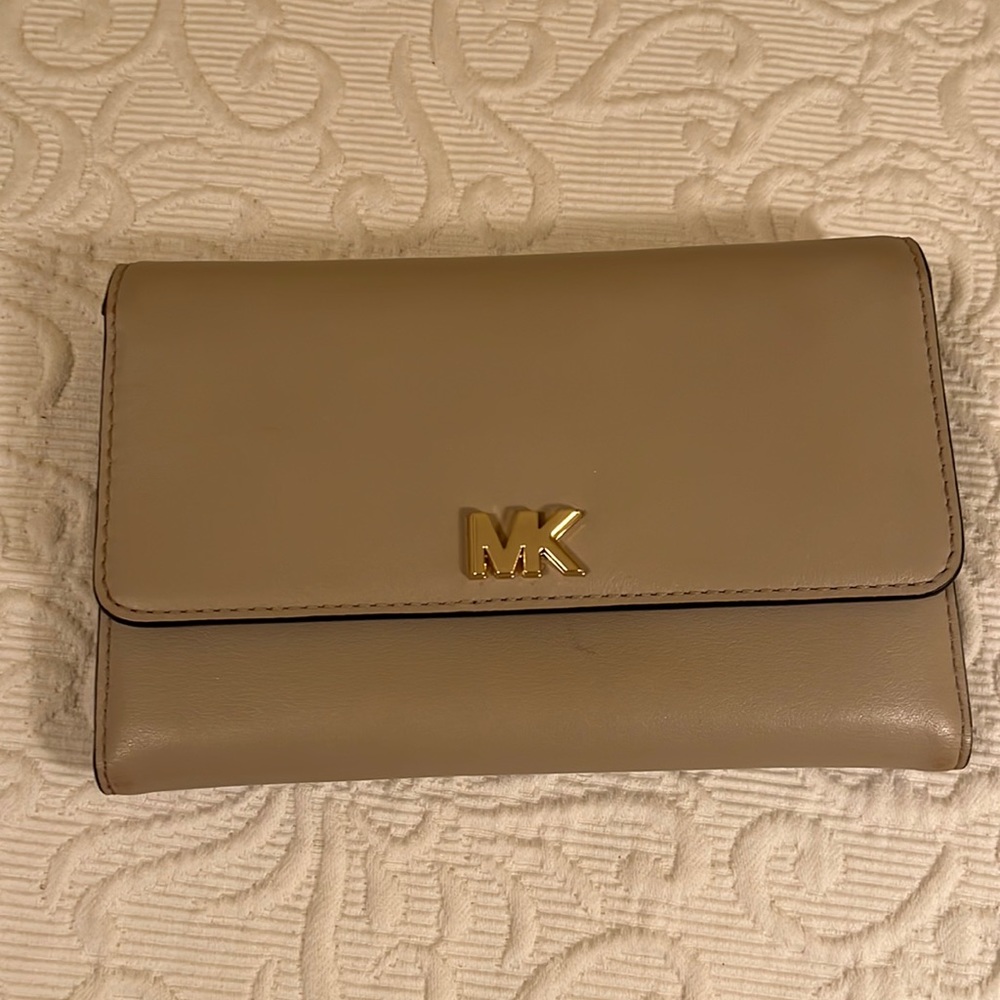 Michael Kors beige wallet